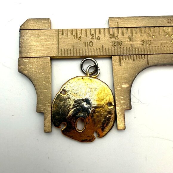 VTG Gold Tone Sand Dollar Pendant Beach Ocean Nautical Charm Fashion Jewelry - Picture 4 of 5